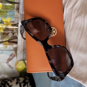 Tory Burch 🌞 sunglasses 👓